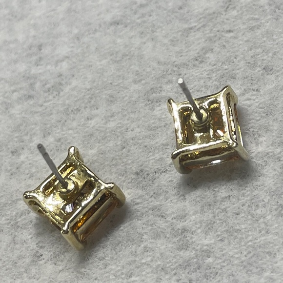 Elegant Gold Stud princess cut morganite 

Beautiful 
Worn once - Picture 12 of 16